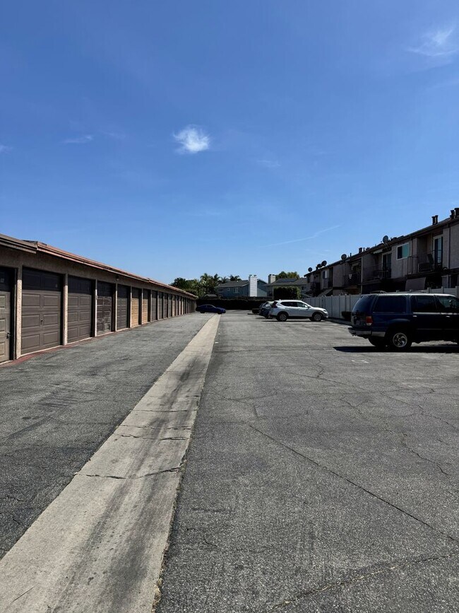 Building Photo - RENT SPECIAL!! $500 OFF SECOND MONTH RENT - Spacious 3 Bedroom 2 Bath Condo in Hawaiian Gardens
