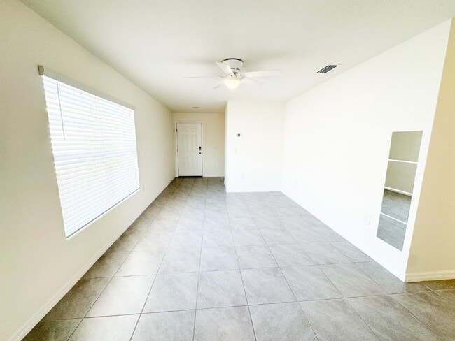 Building Photo - Gorgeous 3 bedroom 2 bath 2 car garage!