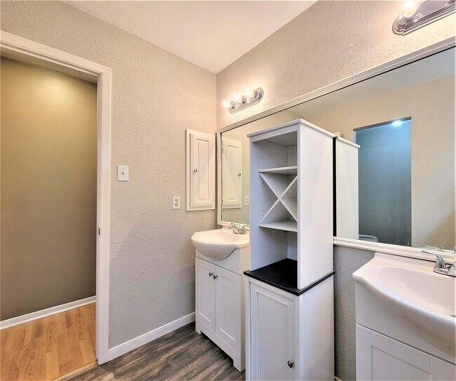 Building Photo - 13122 Waldemere Dr