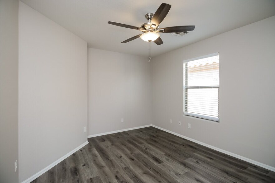 Building Photo - 1658 E Shari St