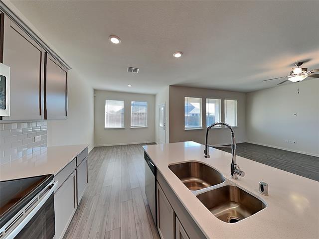 Building Photo - 4925 Woodloch Dr