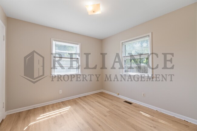 Building Photo - 301 Lamar Ct