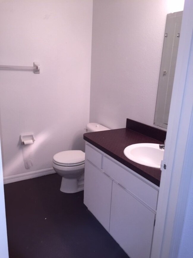 Building Photo - Spacious 4BR House in Tampa