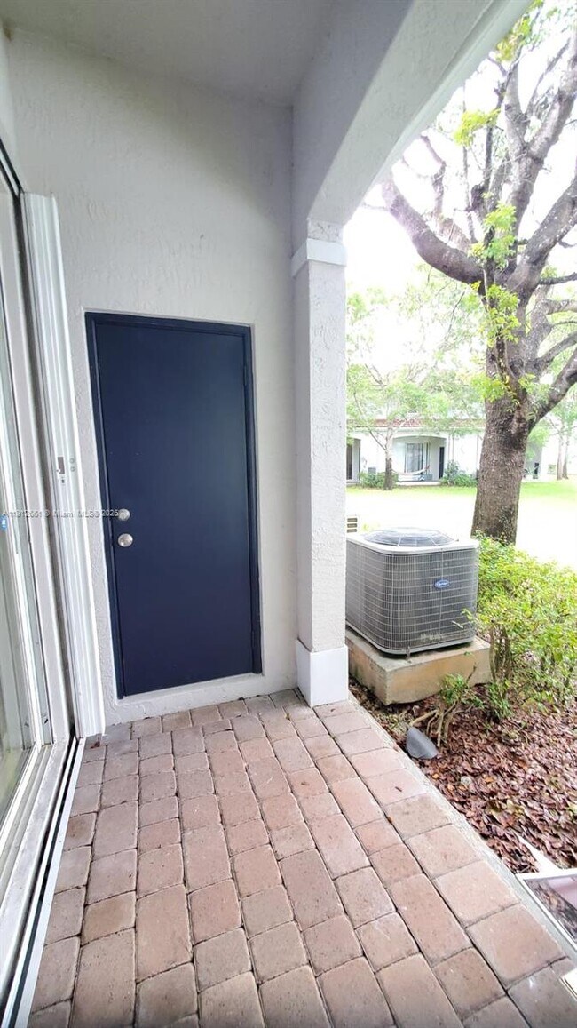 Building Photo - 8222 SW 27th St