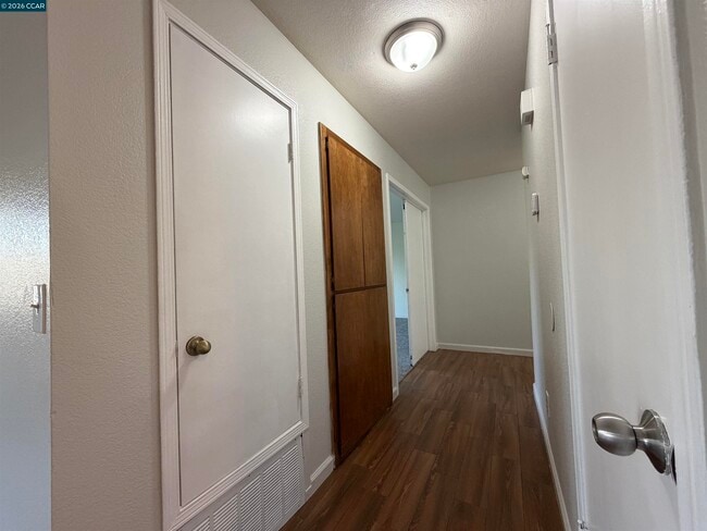 Building Photo - 2510 Peppertree Dr