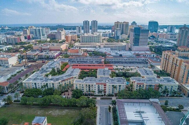 Building Photo - 630 S Sapodilla Ave
