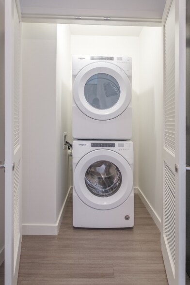 Building Photo - 1184 S Indiana Ave