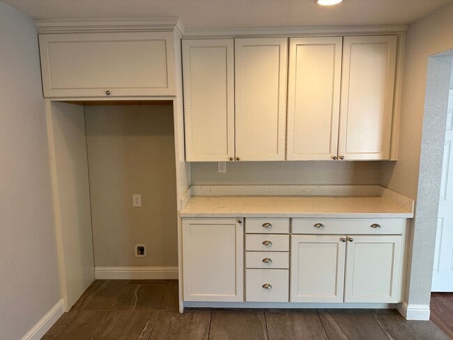 Building Photo - 204 Emerson Ave