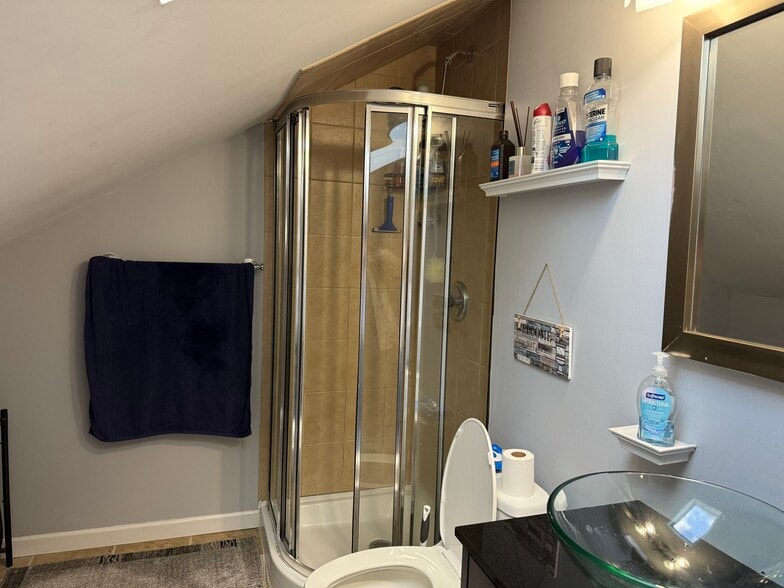 Bathroom - 1977 Miller Pl