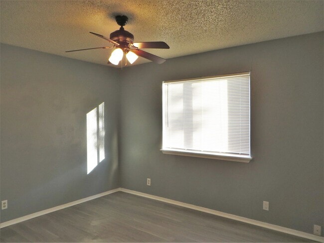 Building Photo - 663