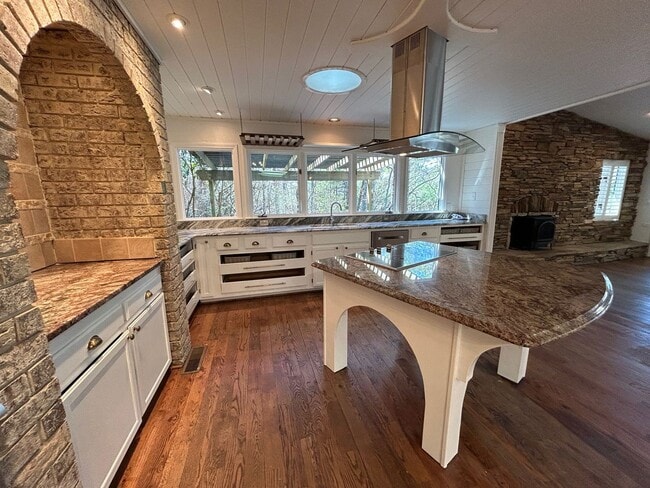 Building Photo - Central AVL - Large Custom Built Home with...