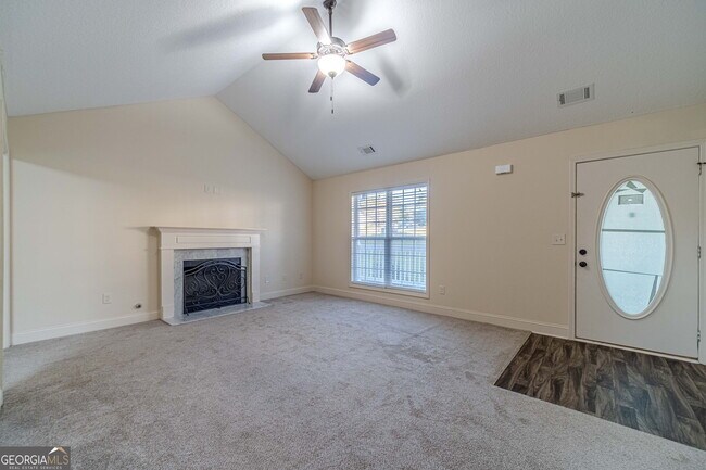 Building Photo - 583 Embassy Walk