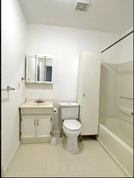 Building Photo - 701 Chestnut St