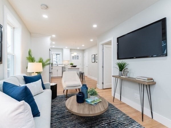 Building Photo - 70 Moreland St