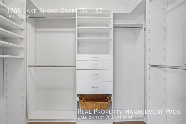 Building Photo - 1708 Lake Shore Crest Dr