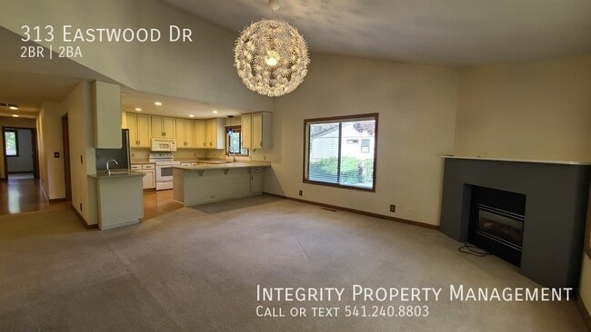 Building Photo - 313 Eastwood Dr