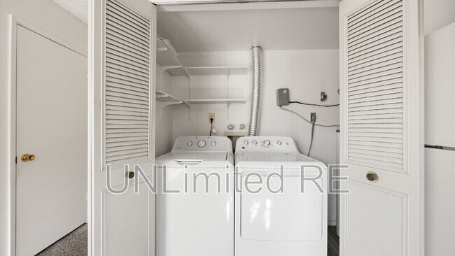 Building Photo - 1637 Canada Crescent