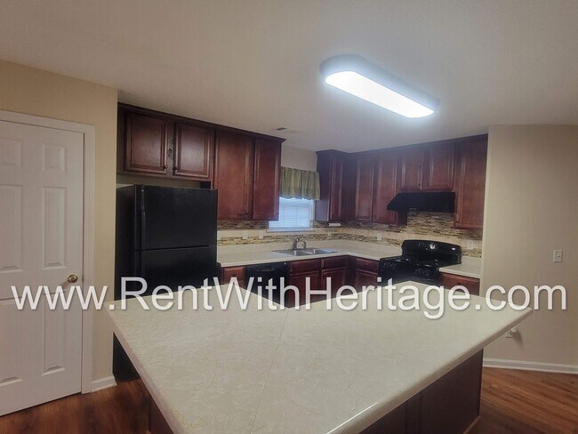 Building Photo - WOW!!! GORGEOUS HOME IN POPULAR CREEKSIDE SUBDIVSION / SWIM / TENNIS / UPGRADES GALLORE