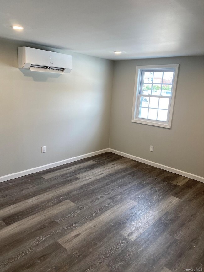 Building Photo - 382 Deer Park Ave