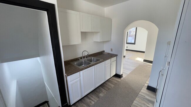 Building Photo - 308 9th St