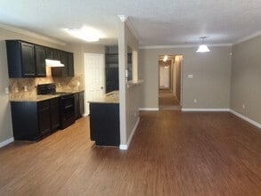 Building Photo - 5401 Peacock St