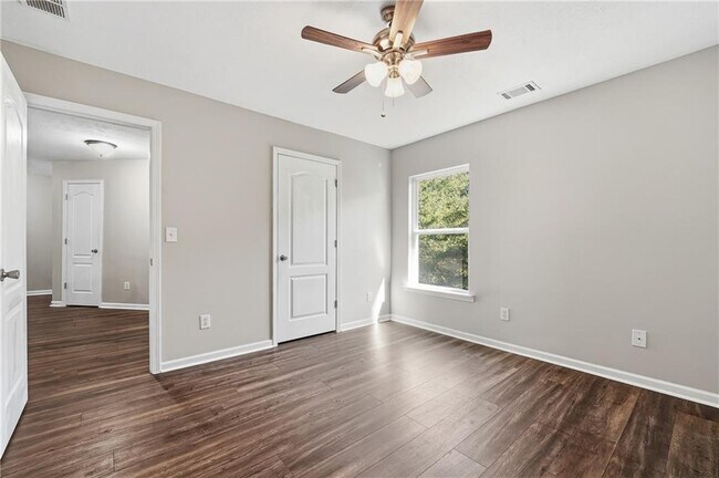 Building Photo - 1328 Avington Glen Dr SE