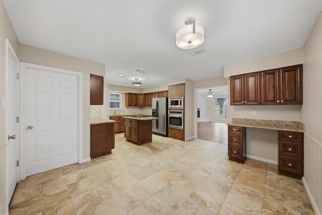Building Photo - 16611 Ben Ledi Dr
