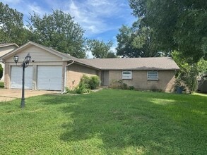 Building Photo - 1001 Ridgeline Dr