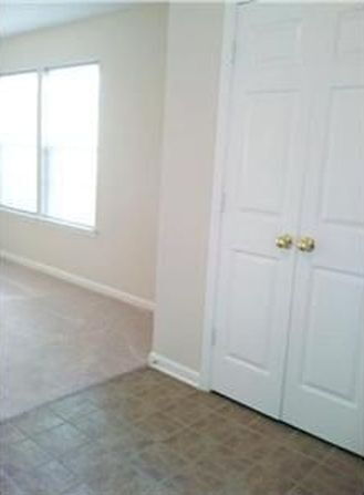 Building Photo - EAST SIDE NEWER 3 BEDROOM WITH LOFT AVAILABLE NOW!