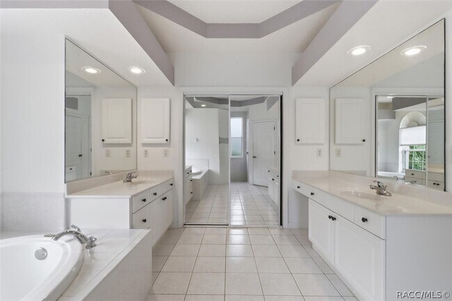 Building Photo - 215 W Mickey Mantle Path