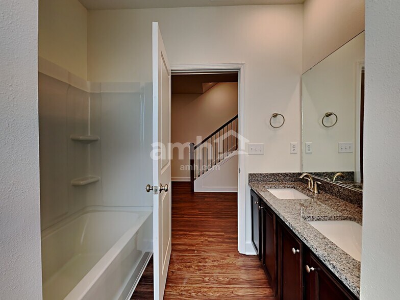 Building Photo - 11470 Fox Hollow Ct