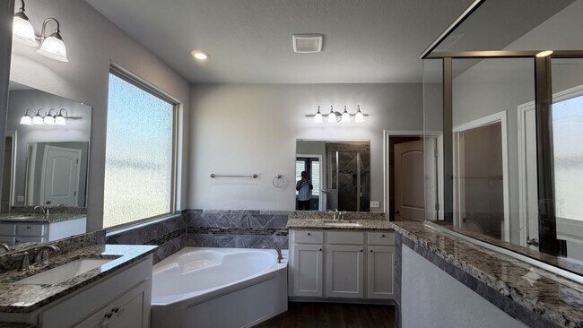 Building Photo - 530 Singing Creek