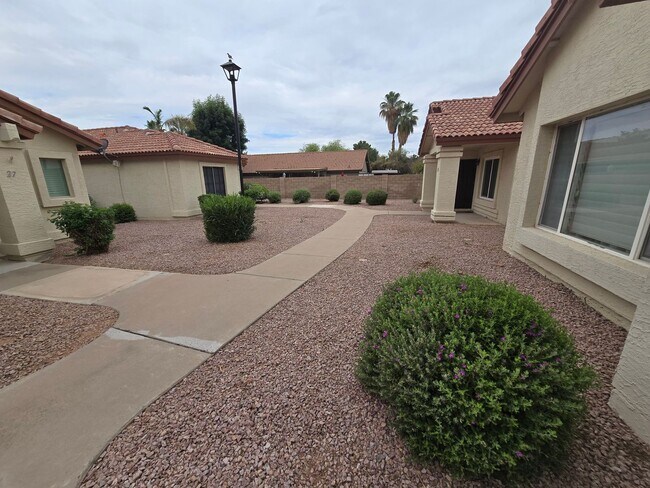 Building Photo - 1120 N Val Vista Dr