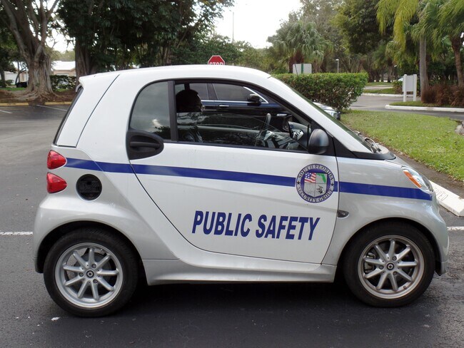 Building Photo - 2803 N Oakland Forest Dr