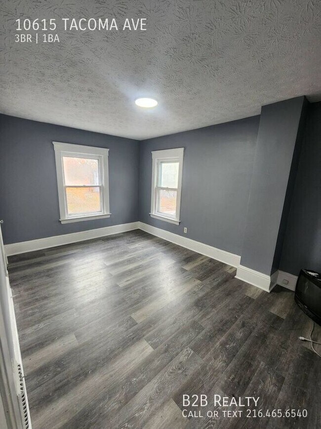 Building Photo - 10615 Tacoma Ave