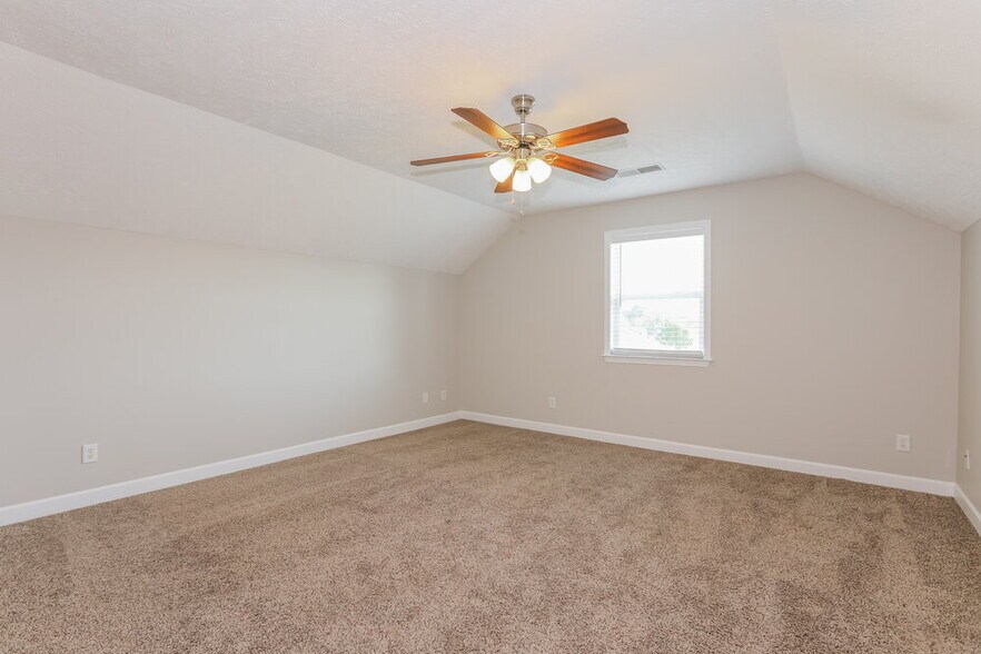 Building Photo - 1516 Beaconcrest Cir