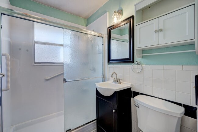 Building Photo - Charming 3 Bed 2 Bath  - Moore, OK