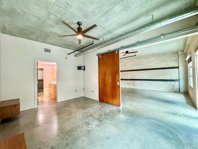 Building Photo - 1212 E Whiting St