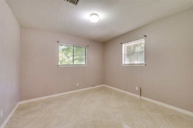 Building Photo - 1522 Baggett Ln