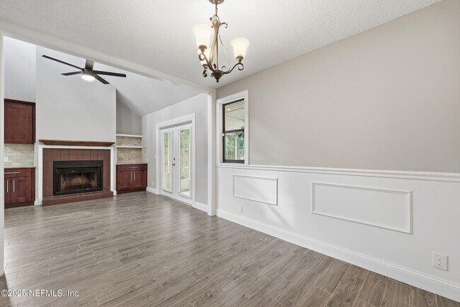 Building Photo - 760 Plainfield Ave