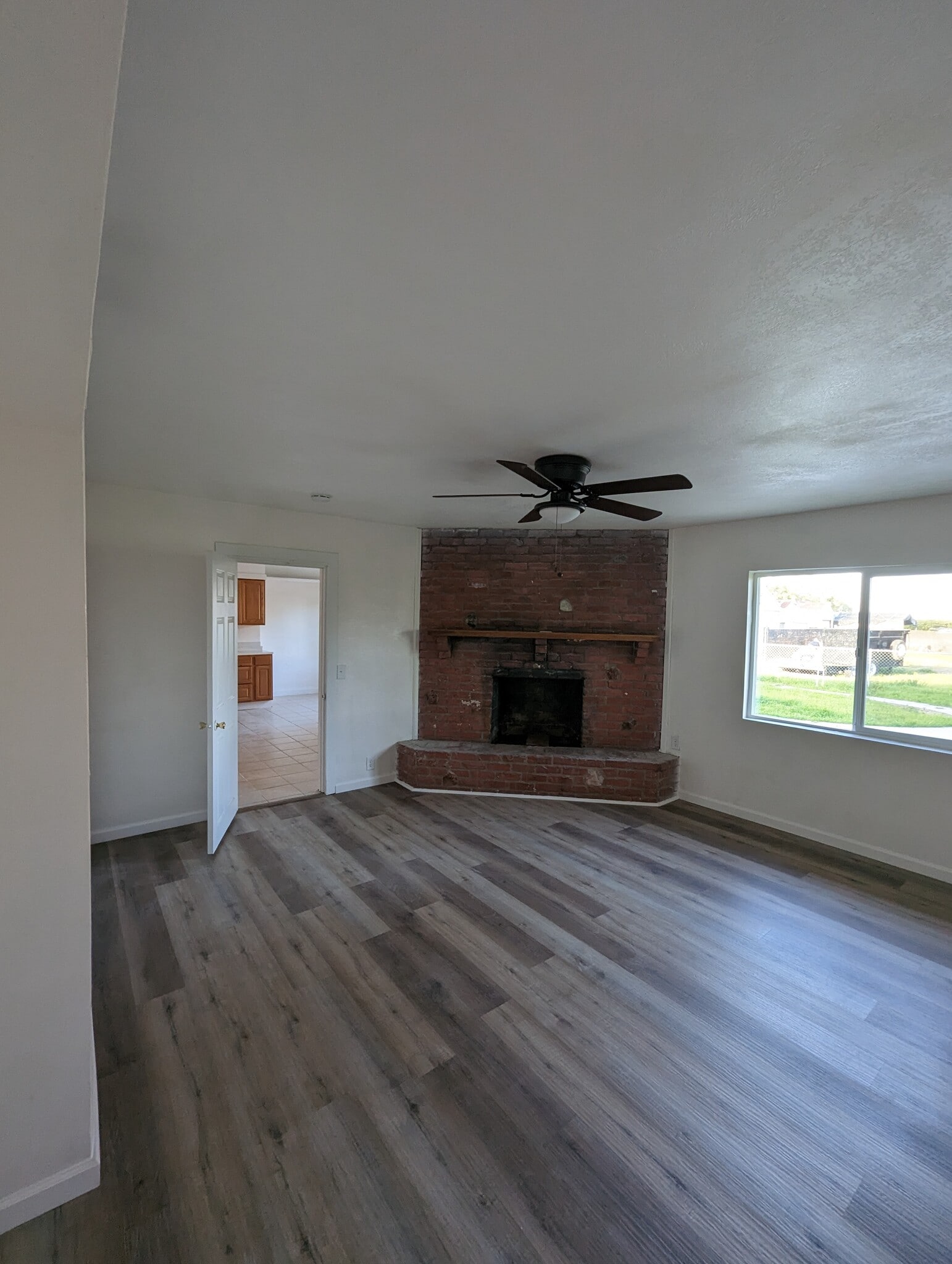 living room 2 - 11200 CA-99