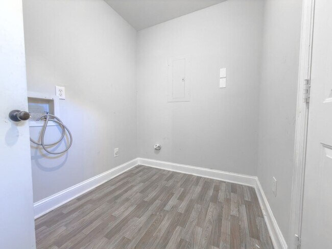 Building Photo - Stylish 2BR Townhome in West Ashley – Modern Living in a Prime Location!