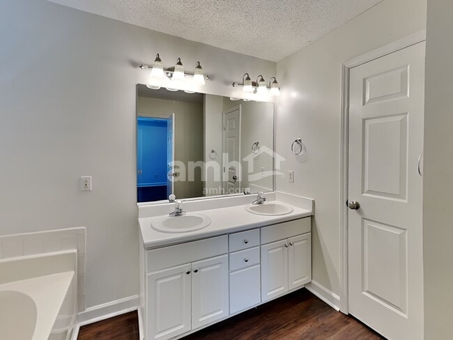 Building Photo - 1900 Spanish Bay Ct