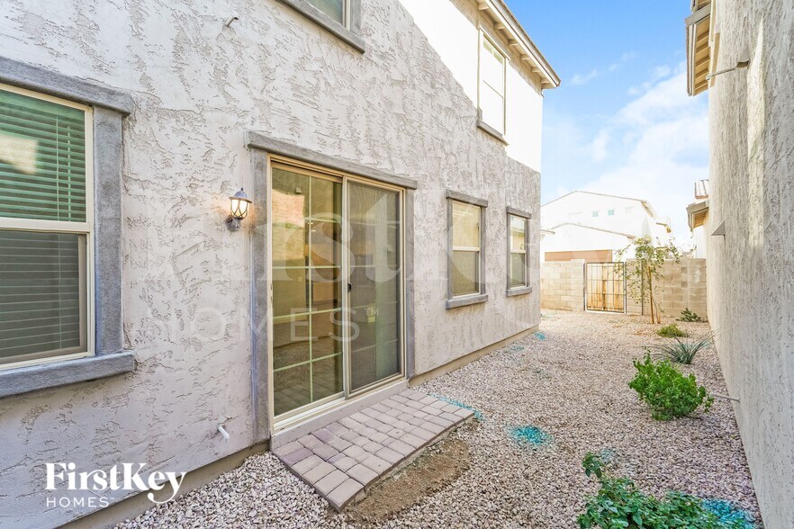 Building Photo - 251 N Sunrise