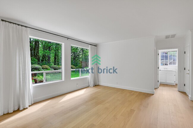 Building Photo - Beautiful Bellevue Single Family Home with 4 Beds + Bonus Room+ Den For Rent