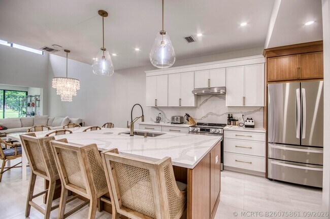 Building Photo - 757 Windermere Way