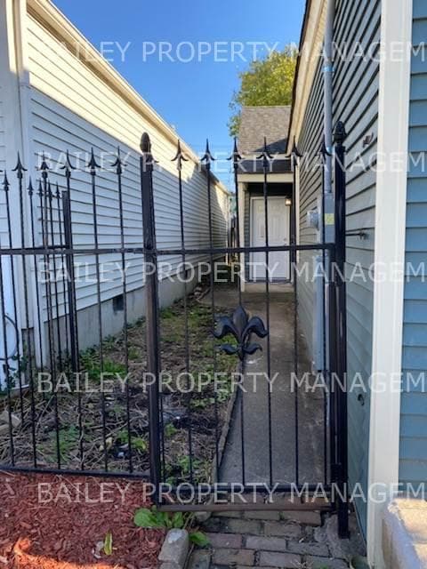 Building Photo - 1018 Hamilton Ave