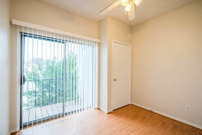 Building Photo - 3742 Thistlemont Dr