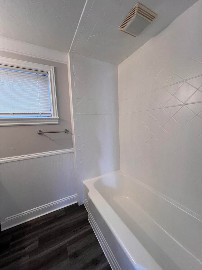 Building Photo - 101 S Golfview Rd