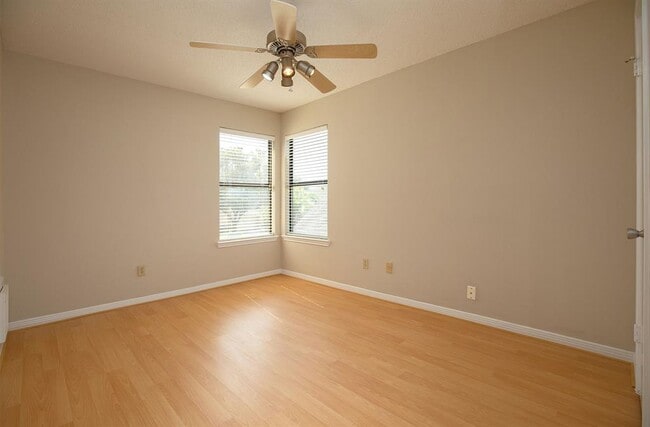 Building Photo - 3807 Cedar Valley Dr